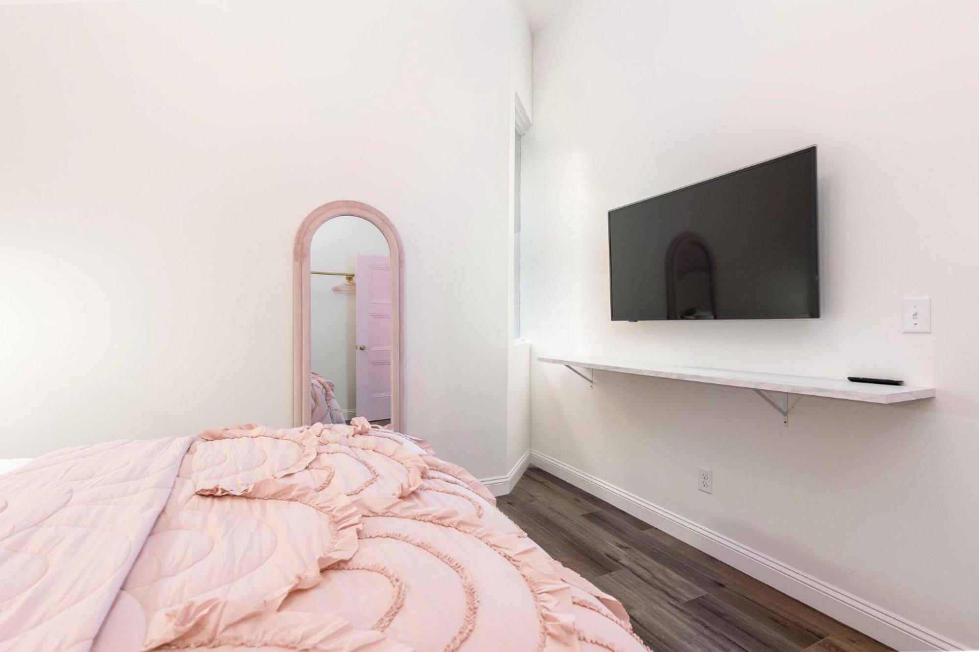 Apartment The Kentucky Rose By Hollyhock *