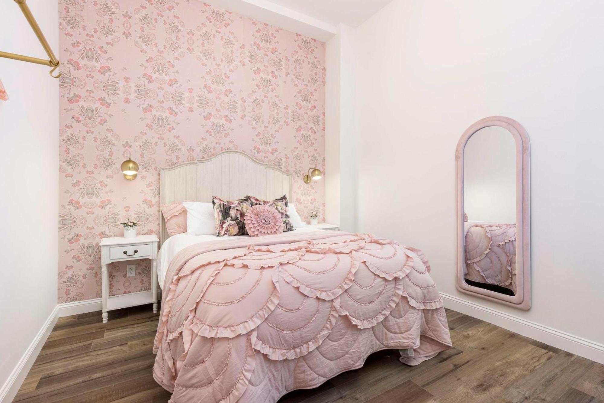 Apartment The Kentucky Rose By Hollyhock *