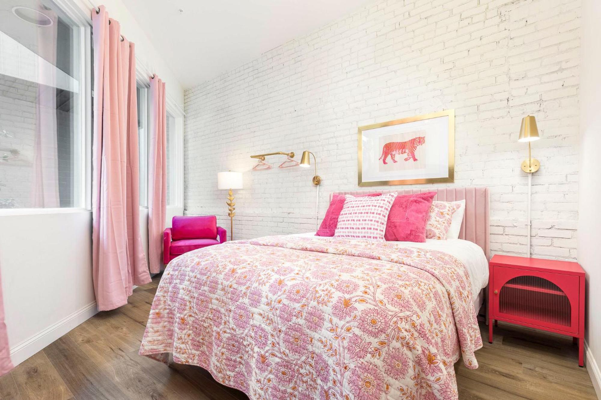 Apartment The Kentucky Rose By Hollyhock