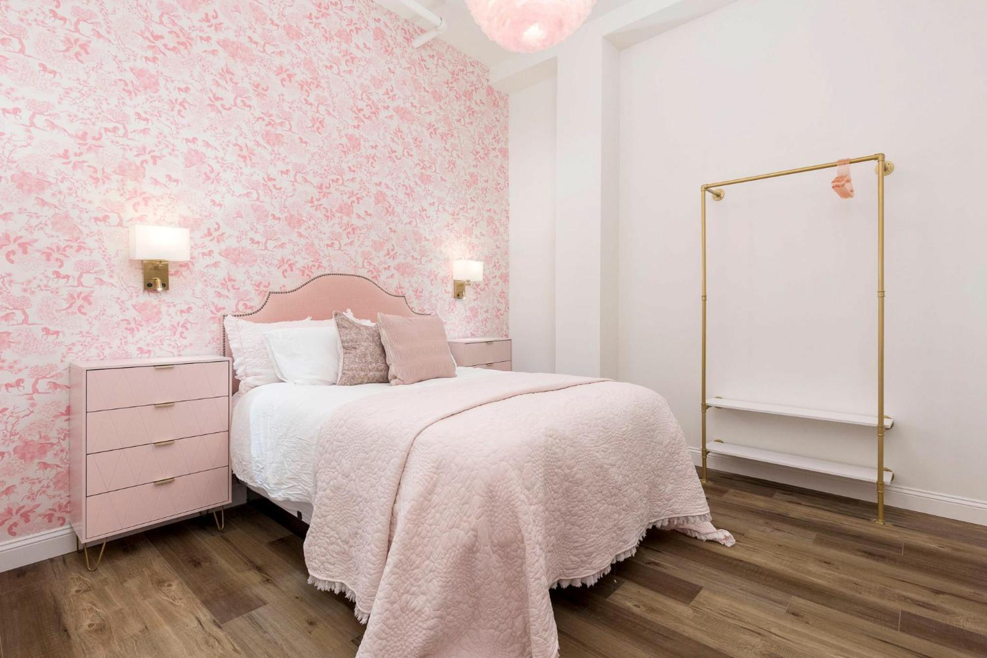 Apartment The Kentucky Rose By Hollyhock *