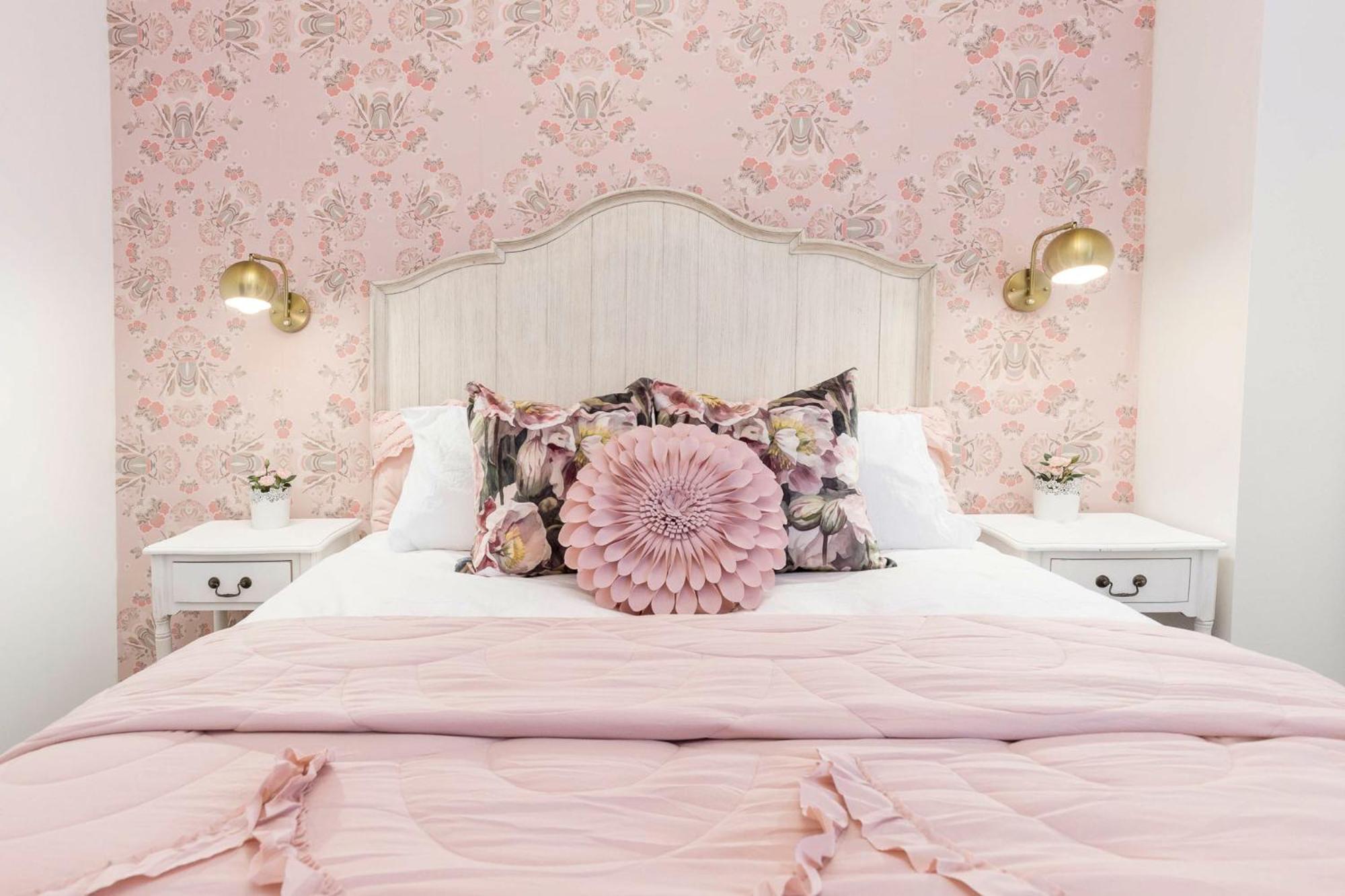Apartment The Kentucky Rose By Hollyhock